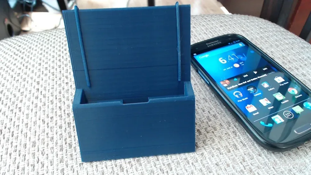 Telefonhållare V2.0 för Galaxy S3, S4, LG G2 och fler – Kompatibel med fodral Telefonhållare V2.0 för Galaxy S3, S4, LG G2 och fler – Kompatibel med fodral