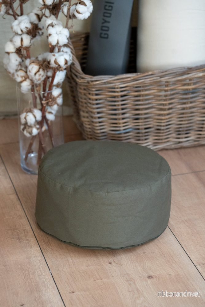 Calm Organic Cotton Round Meditation Cushion - Dark Olive - Bild 3
