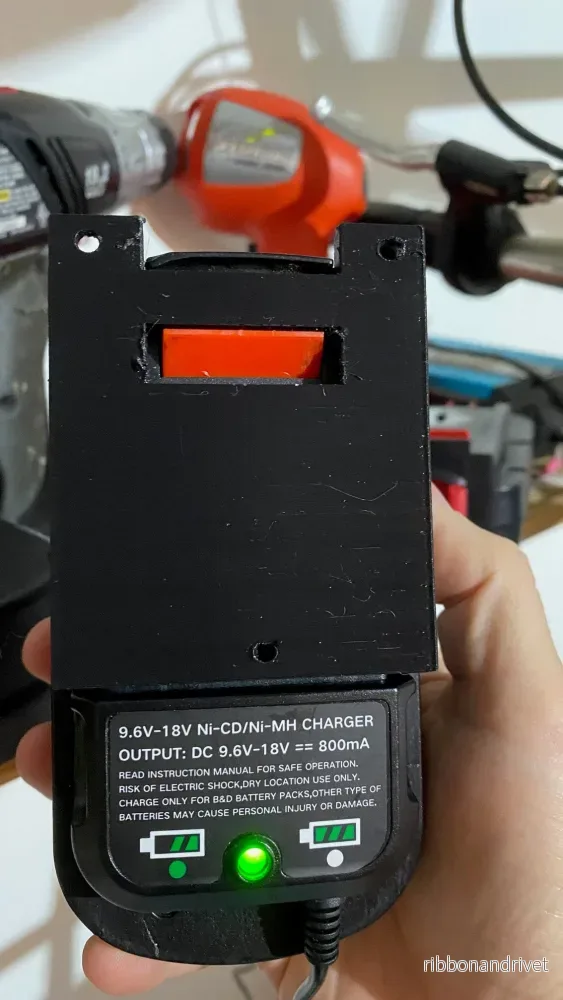 B+D 18V batterihållare/väggmontering - Bild 3