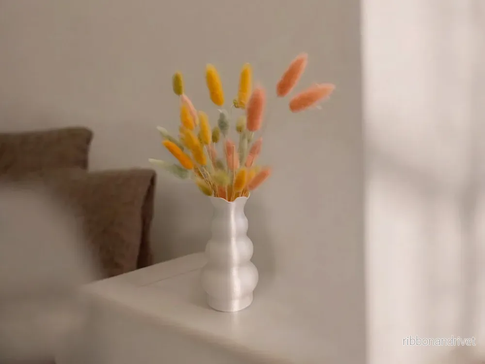 Modern huvudformad vas i tulpandesign - Bild 3