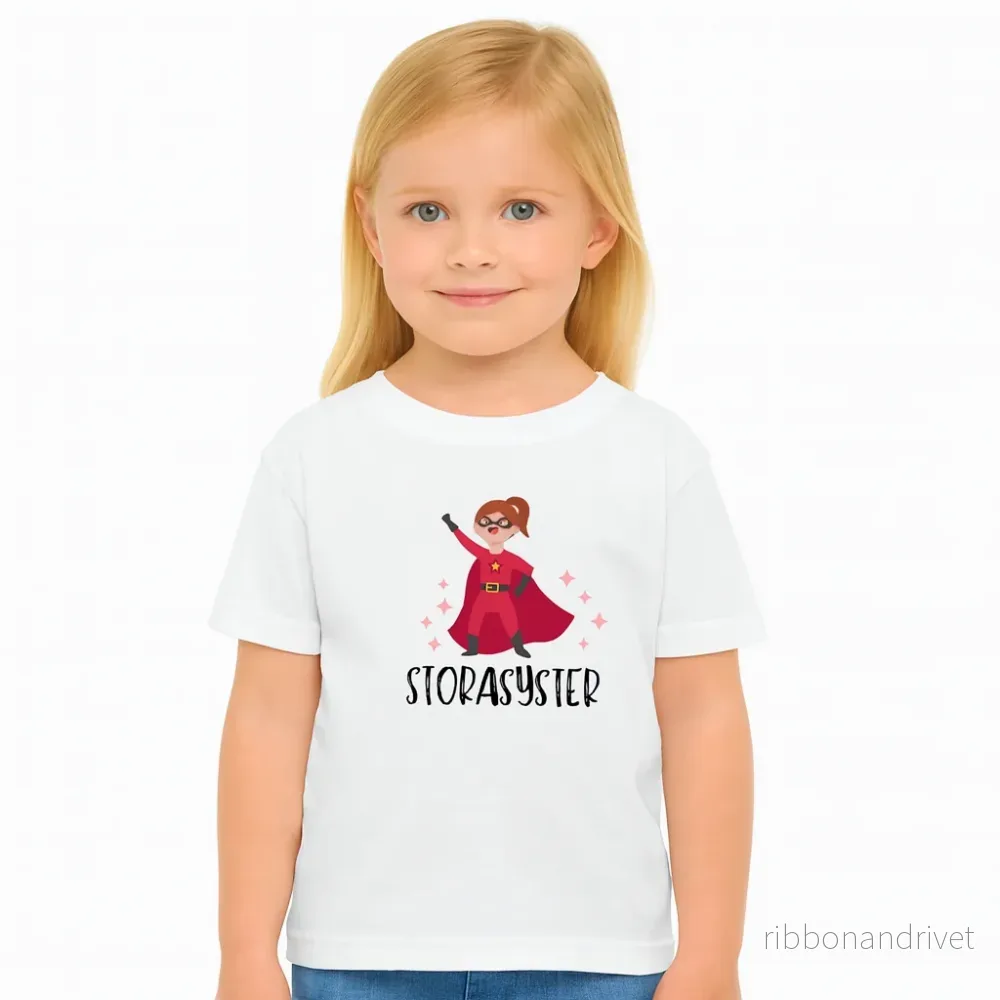 Stora Syster T-shirt – Hero Stora Syster T-shirt – Hero