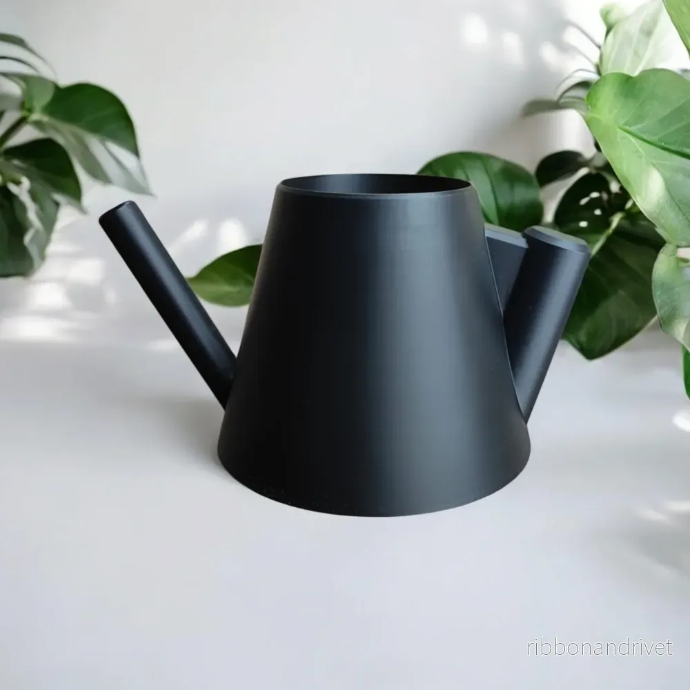 Modern vattenkanna i unik stubbdesign