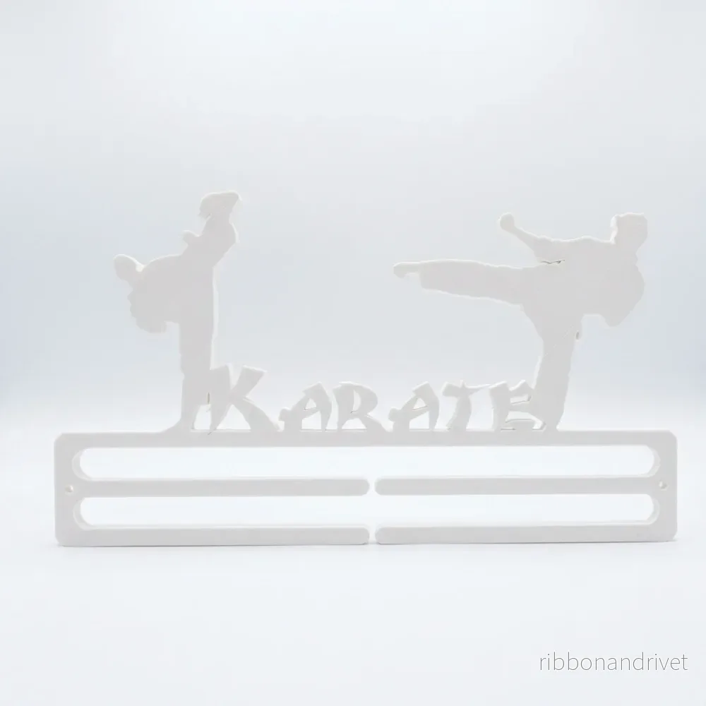 Väggmonterad medaljhållare för karate-medaljer