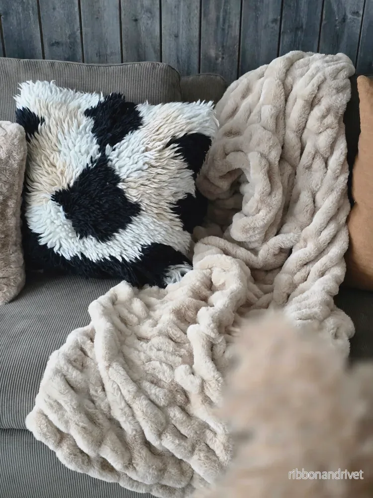 PLÄD Fluffy Fuskpäls Beige - Bild 2
