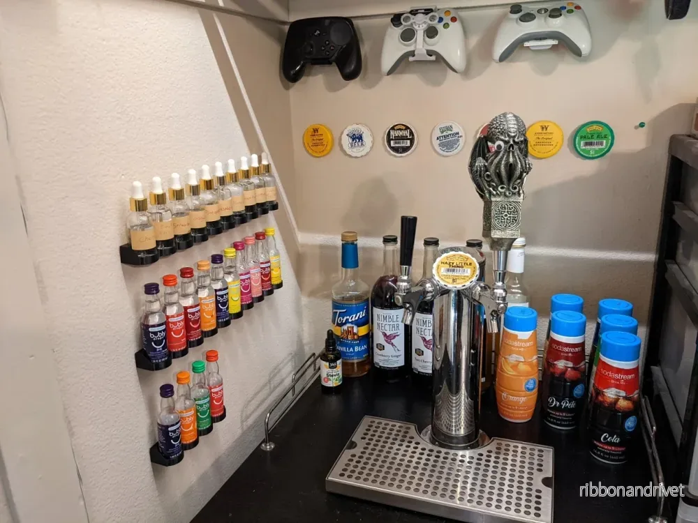 Väggmonterad hållare för SodaStream-smakämnen och droppbehållare - Bild 2