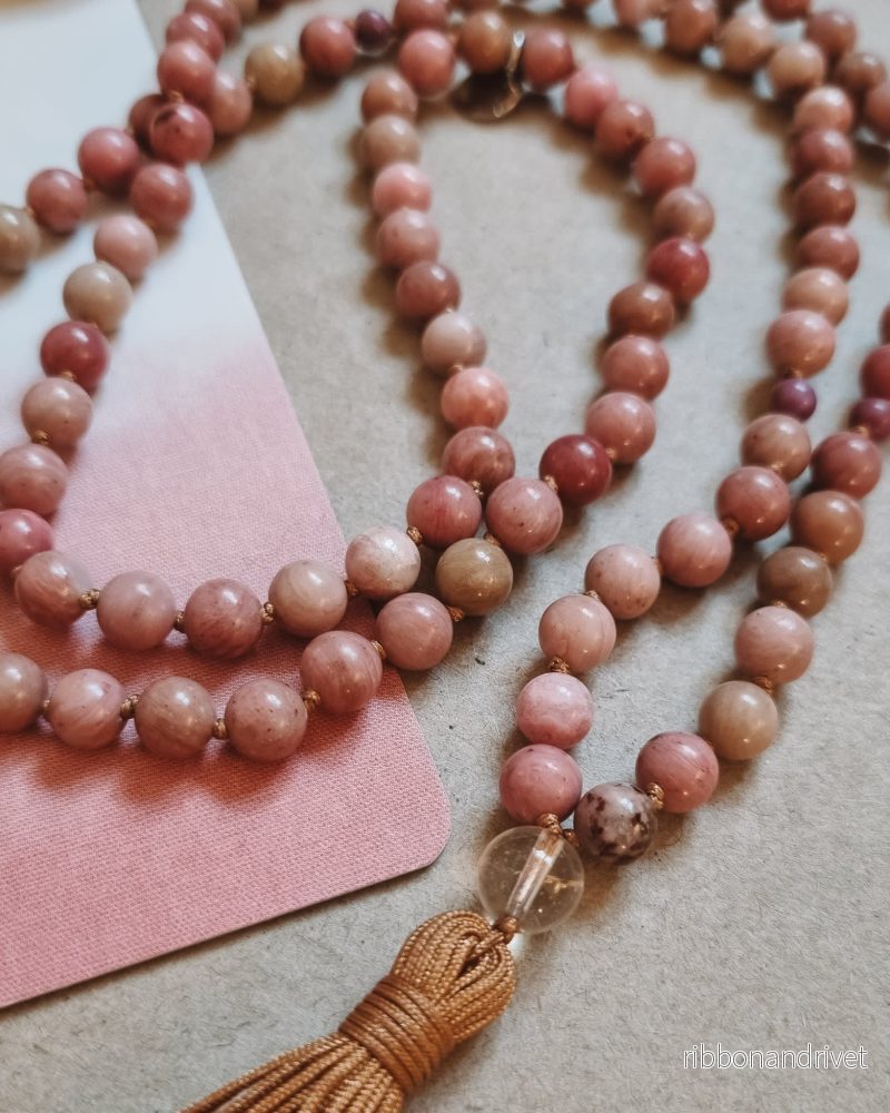 Mantra Mala 6 mm - "Jag attraherar kärlek"