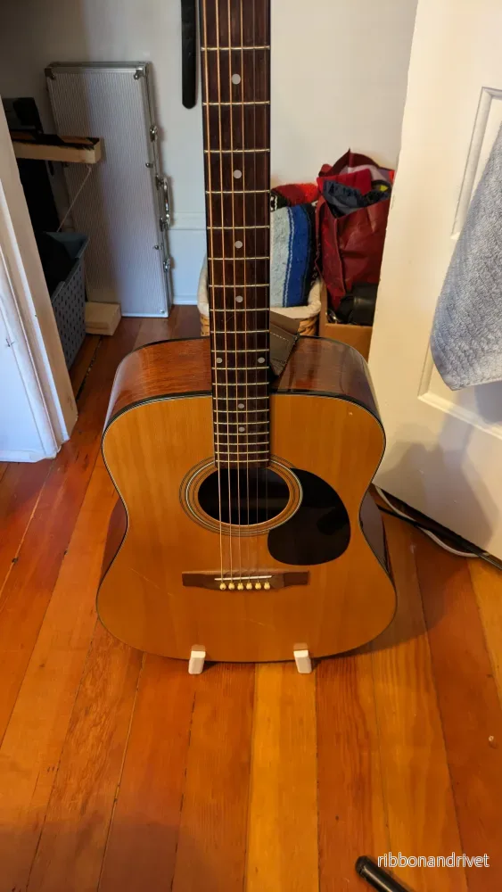 Fristående stativ för akustisk gitarr Fristående stativ för akustisk gitarr
