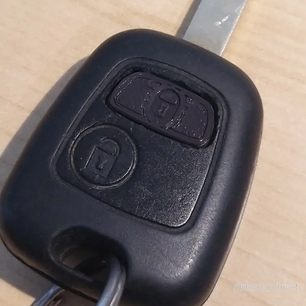 Ersättningsknappsats för bilnyckel till Citroen C1 / Toyota Aygo / Peugeot 107 Ersättningsknappsats för bilnyckel till Citroen C1 / Toyota Aygo / Peugeot 107