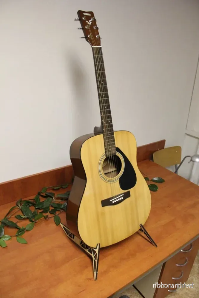 Laserskärningsstativ för akustisk gitarr - Bild 2