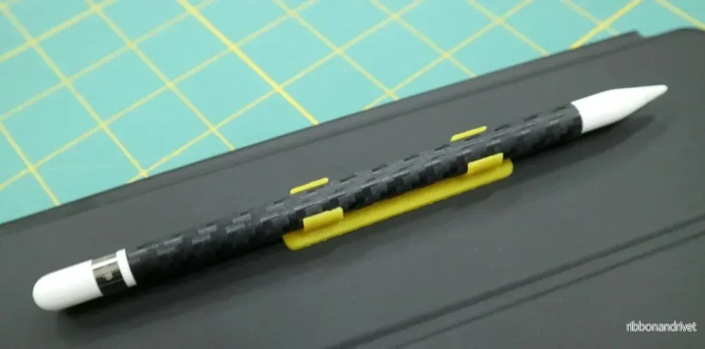 Praktisk hållare för Apple Pencil med självhäftande fäste