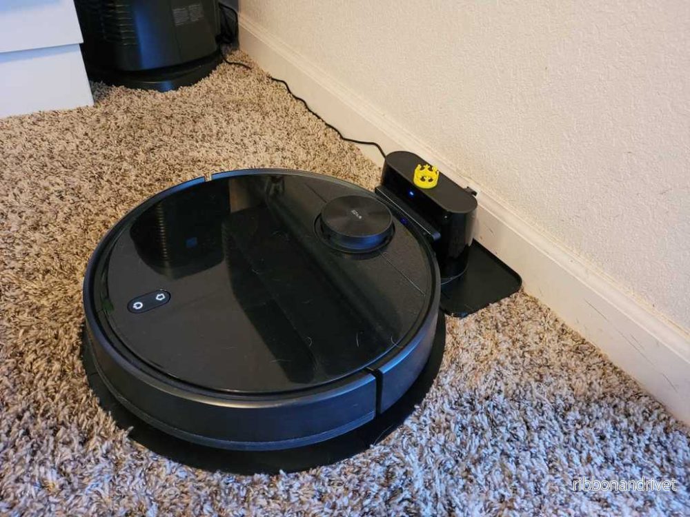 Wyze robotdammsugares bas/stativ – Optimerad laddningsstabilitet på mattor Wyze robotdammsugares bas/stativ – Optimerad laddningsstabilitet på mattor