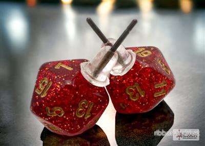 Chessex Stud Örhängen Glitter Ruby Mini-Poly d20 Par