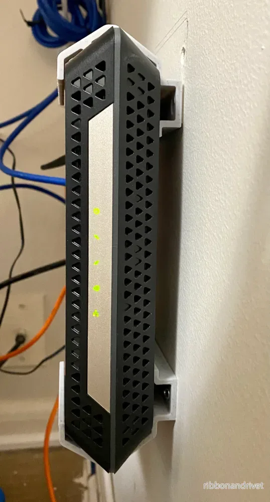 Netgear CM600 / CM1000 väggfäste – Optimera din nätverksinstallation - Bild 3