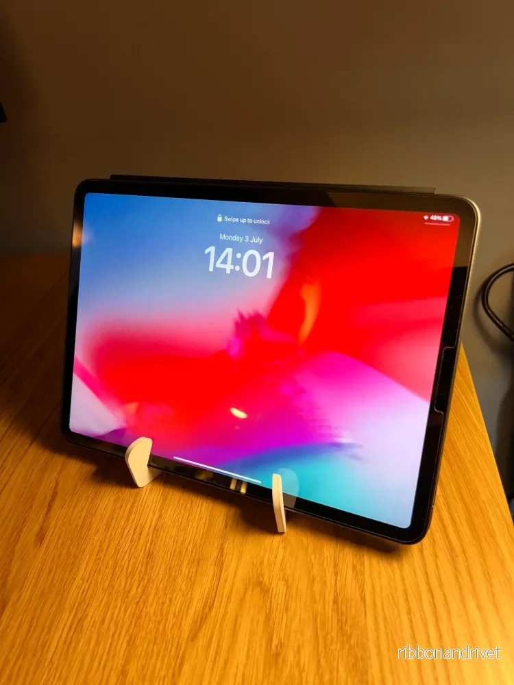 Bärbart stativ för iPad och iPhone - Flexibel och stabil surfplattahållare