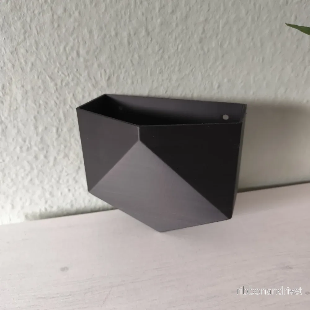 Väggmonterad low-poly krukmantel för växter - Bild 3