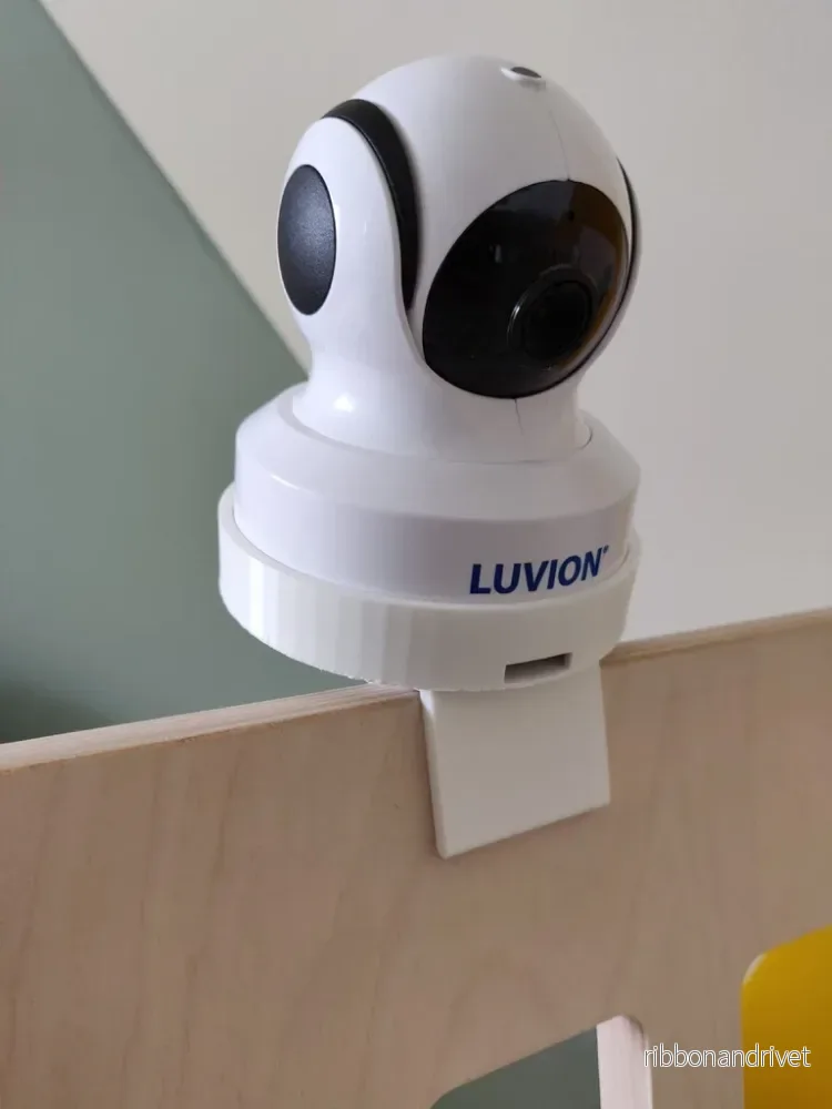 Luvion Essential babyvakthållare för spjälsäng Luvion Essential babyvakthållare för spjälsäng