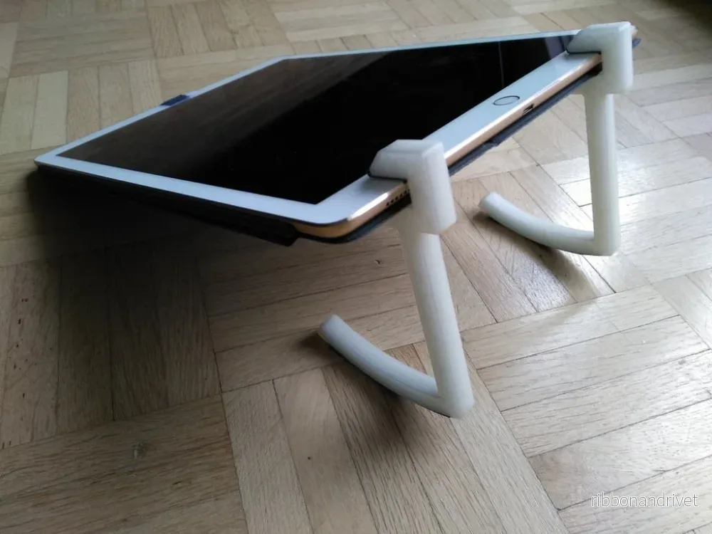 Minimalistiskt iPad-stativ för kreativt arbete