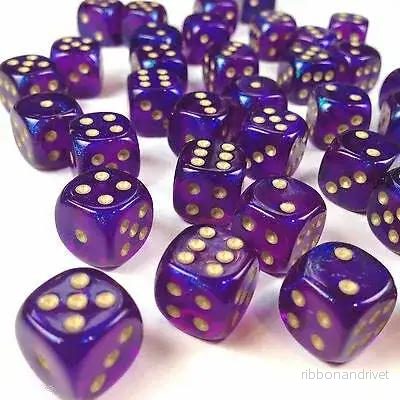 Chessex Borealis 12mm d6 Royal Purple/gold Tärningar Block (36 stycken) Chessex Borealis 12mm d6 Royal Purple/gold Tärningar Block (36 stycken)