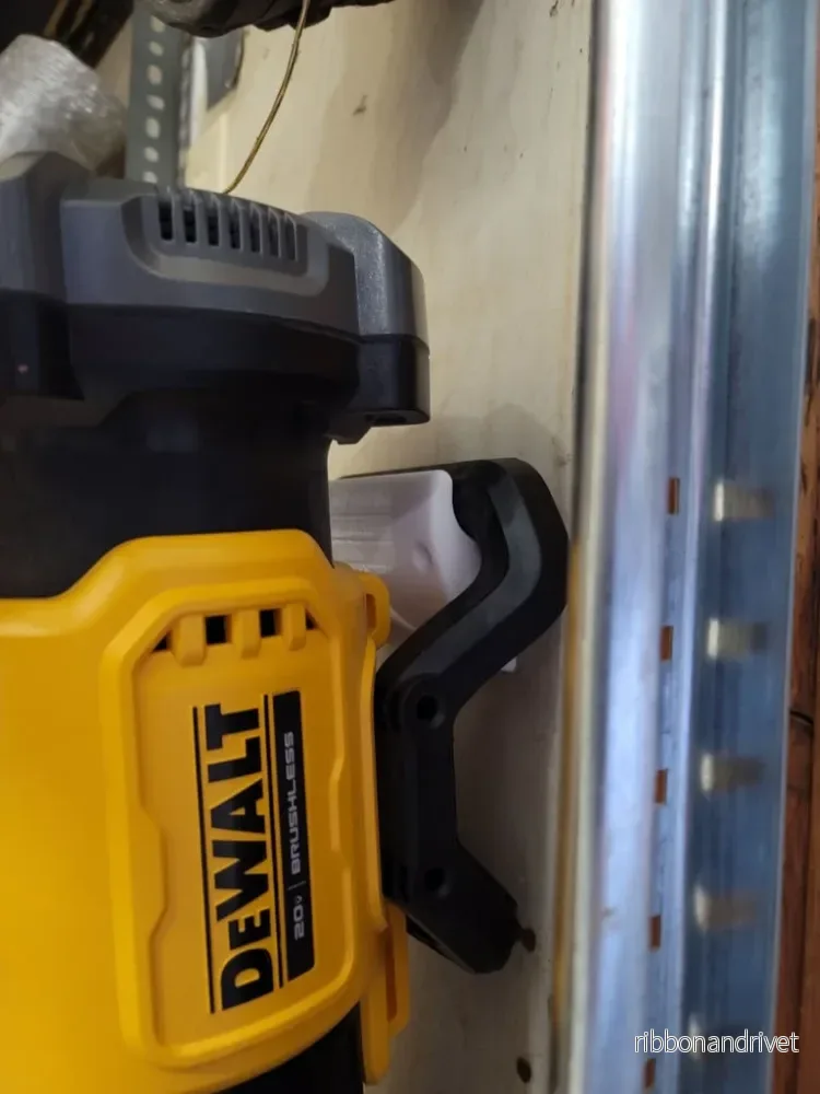 Väggfäste för DeWalt DCBL722 lövblåsare