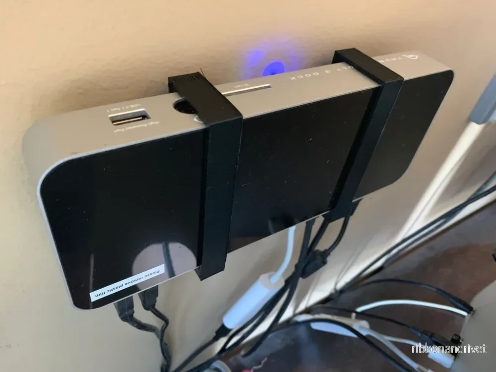 Väggfäste med upphängning för OWC Thunderbolt 3-docka