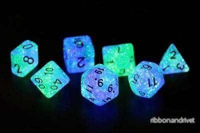Sirius Dice – Tärningsset – Peacock Glowworm Sirius Dice – Tärningsset – Peacock Glowworm