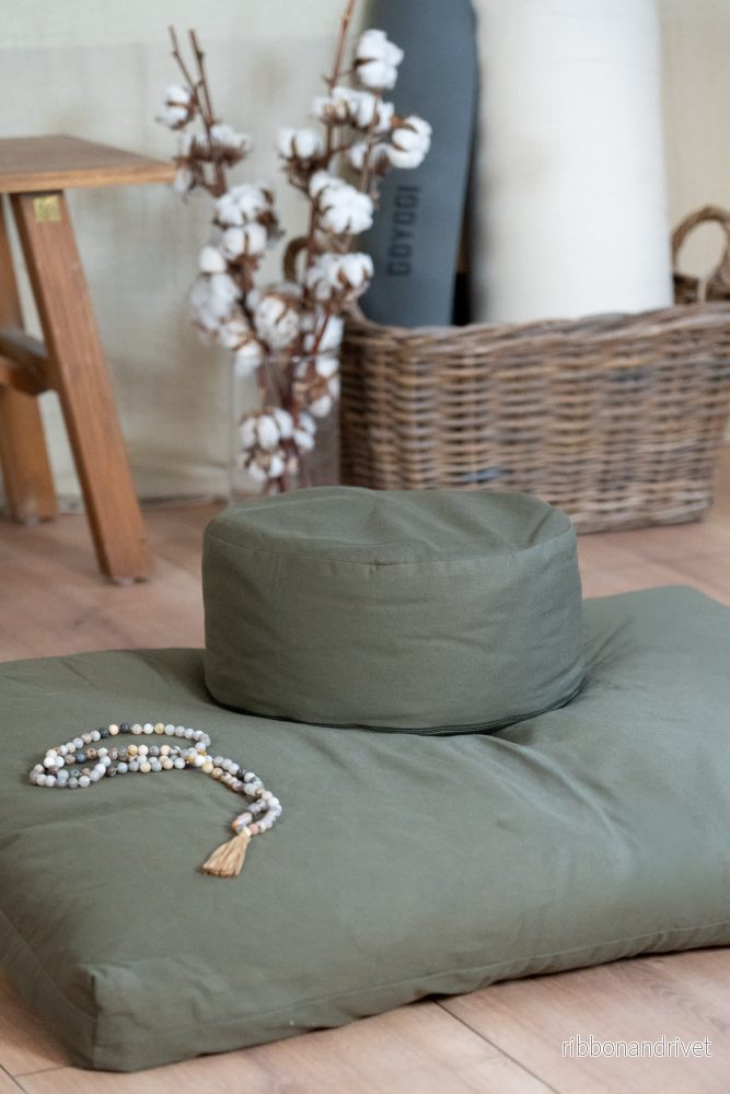 Calm Organic Cotton Round Meditation Cushion - Dark Olive - Bild 2