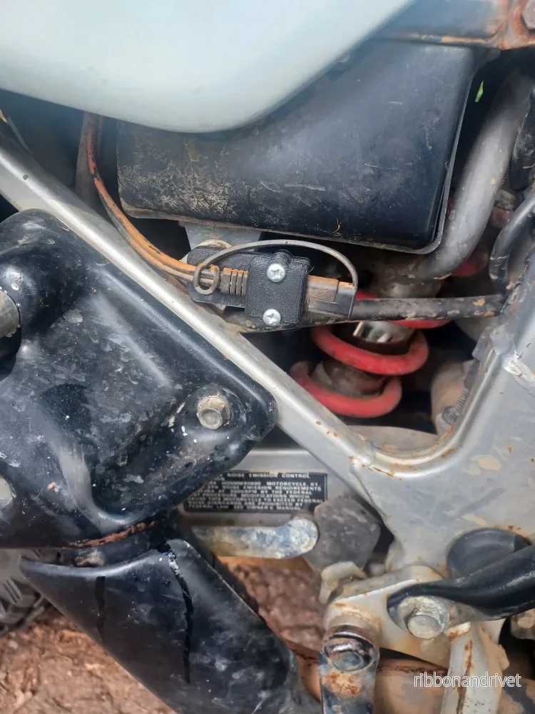 Kabelhållare för motorcykelladdare