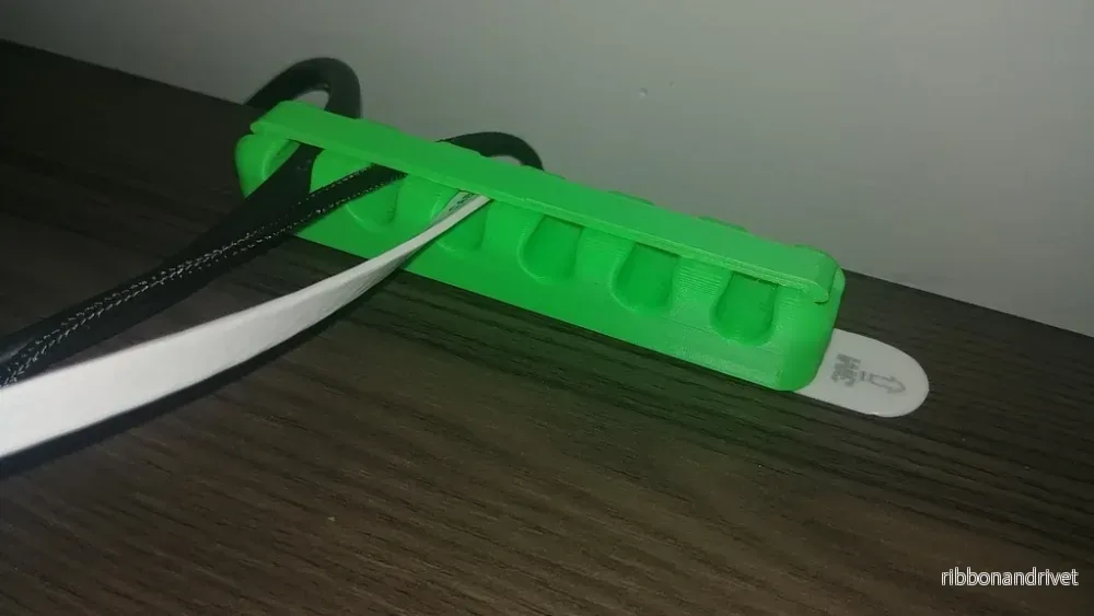 Kabelhållare med snäpplås