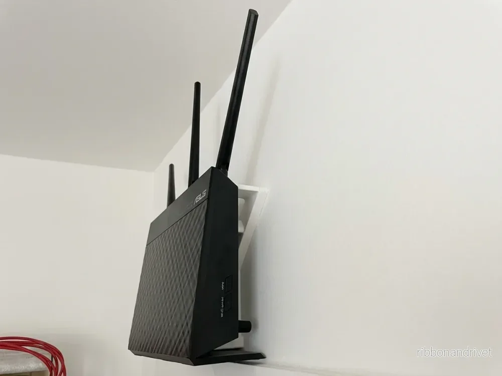 Väggfäste för ASUS RT-AC68U router