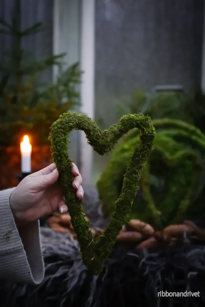 Rustik hjärtformad mosskrans Rustik hjärtformad mosskrans