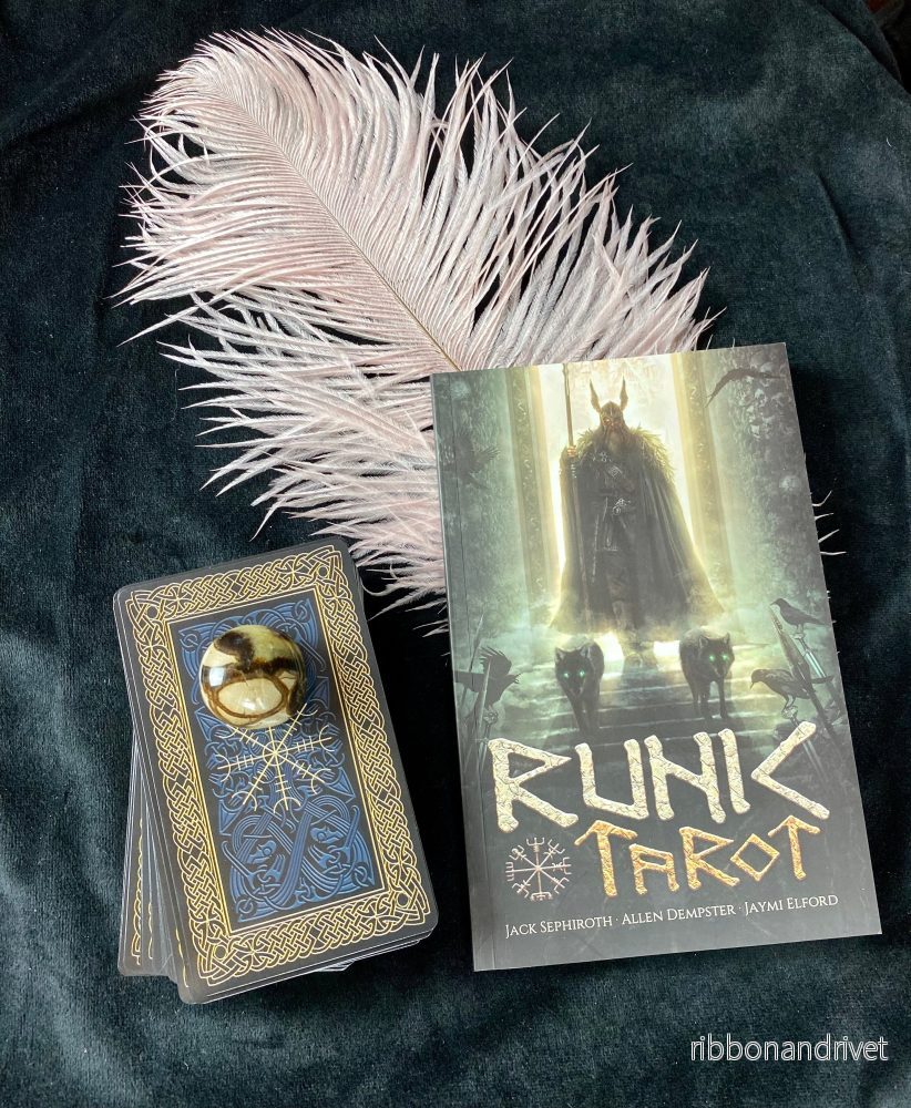 Runic Tarot stora boxen Runic Tarot stora boxen