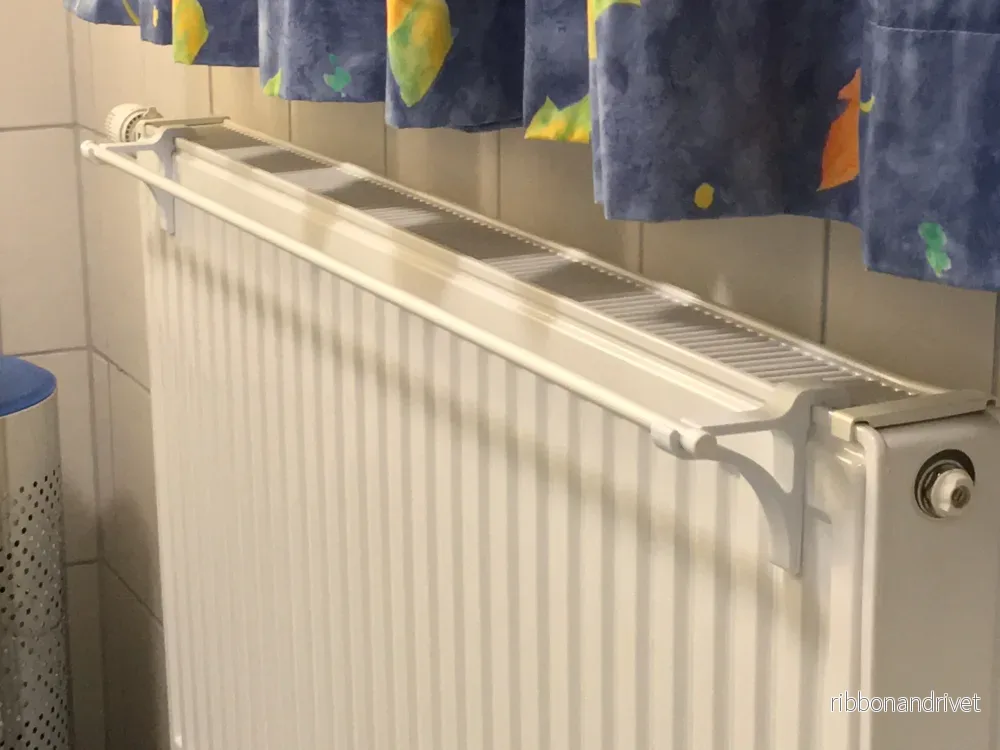 Praktiska krokar för handdukstorkar i radiatorn Praktiska krokar för handdukstorkar i radiatorn