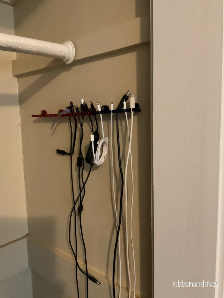 USB-kabelhållare för väggmontering - Organisera och optimera utrymmet - Bild 2
