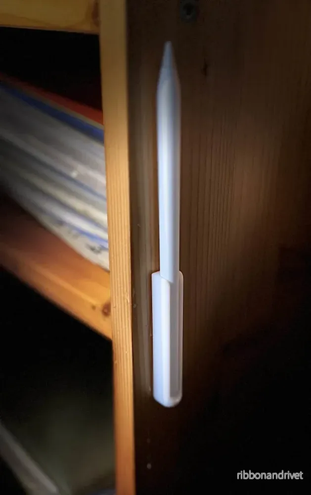 Väggfäste för Apple Pencil (1:a och 2:a generationen)