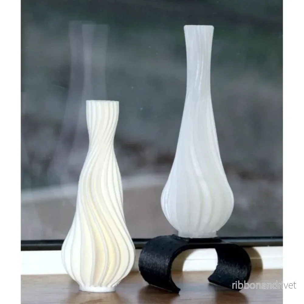 Skulpturell vas med tvinnad turbindesign - Bild 3