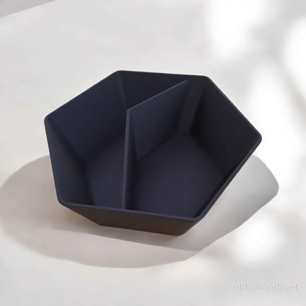 Minimalistisk pistageskål med två praktiska fack - Bild 2