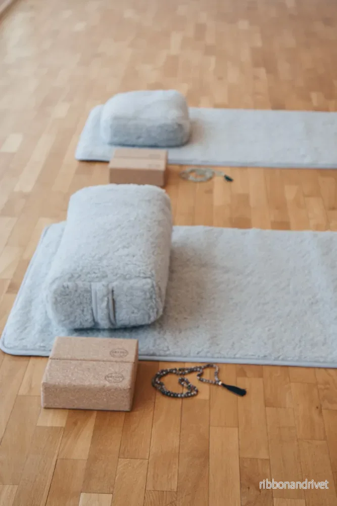 Release Wool Restorative Bolster – Light Grey Release Wool Restorative Bolster – Light Grey