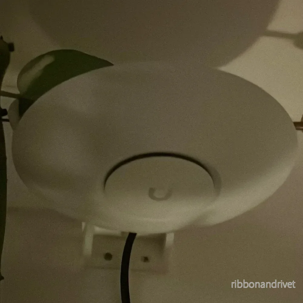 Ubiquiti Unifi U6+ väggfäste Ubiquiti Unifi U6+ väggfäste