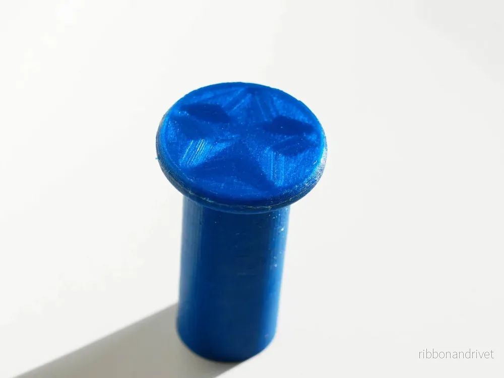 Väggkrok med huva Väggkrok med huva