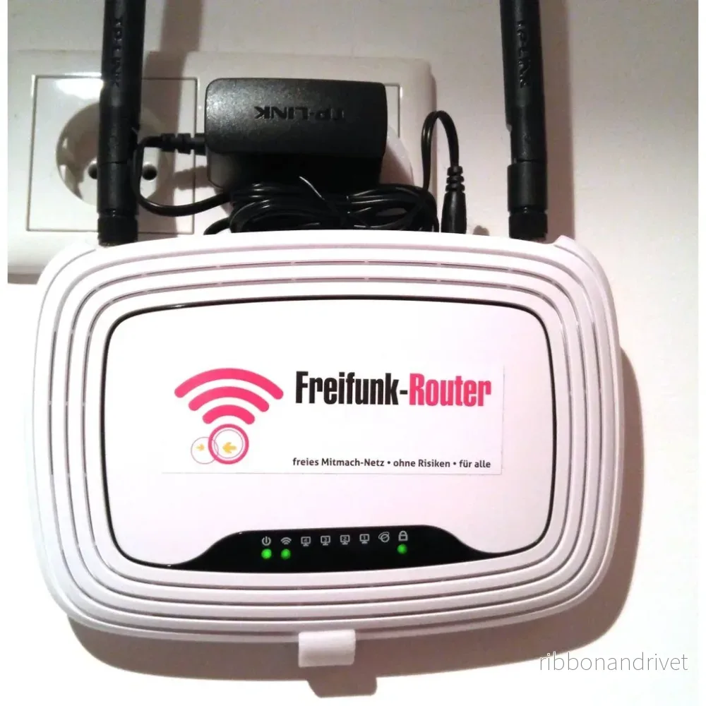 Fäste till TP-Link WR841N router vägguttag