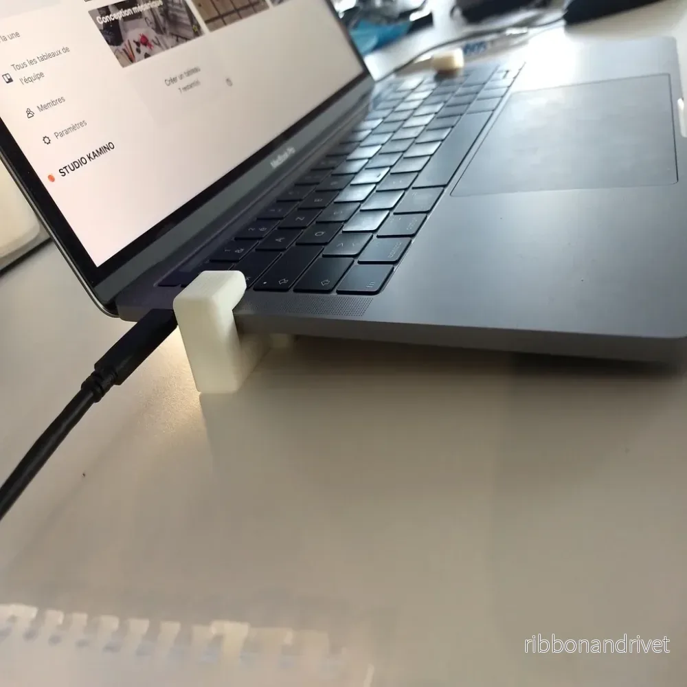 MacBook Pro 13 2019 Stöd / Docka