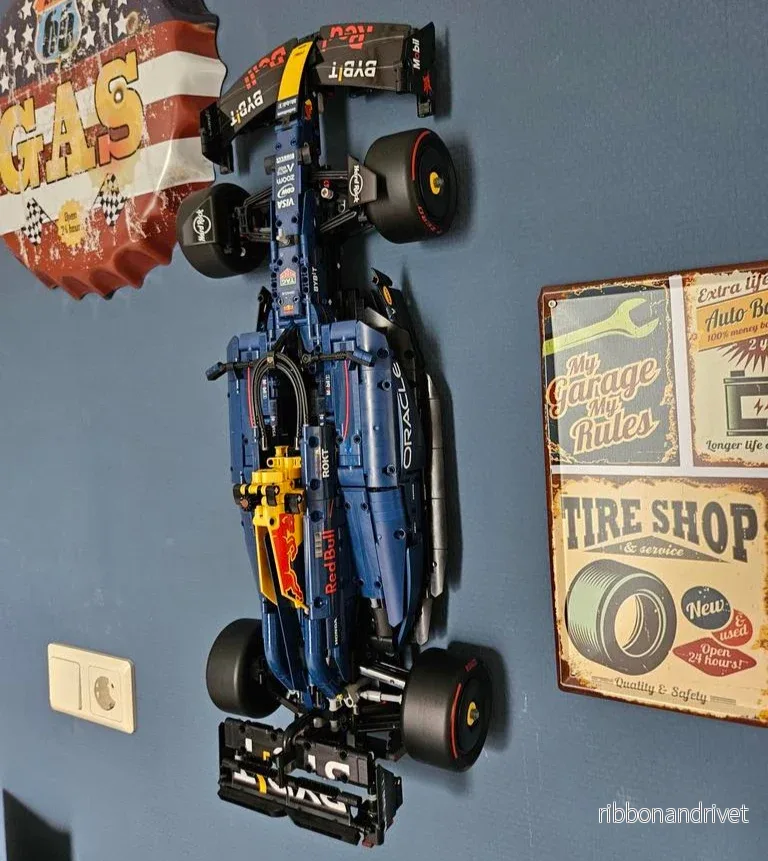 Lego F1 RedBull (42206) väggfäste Lego F1 RedBull (42206) väggfäste