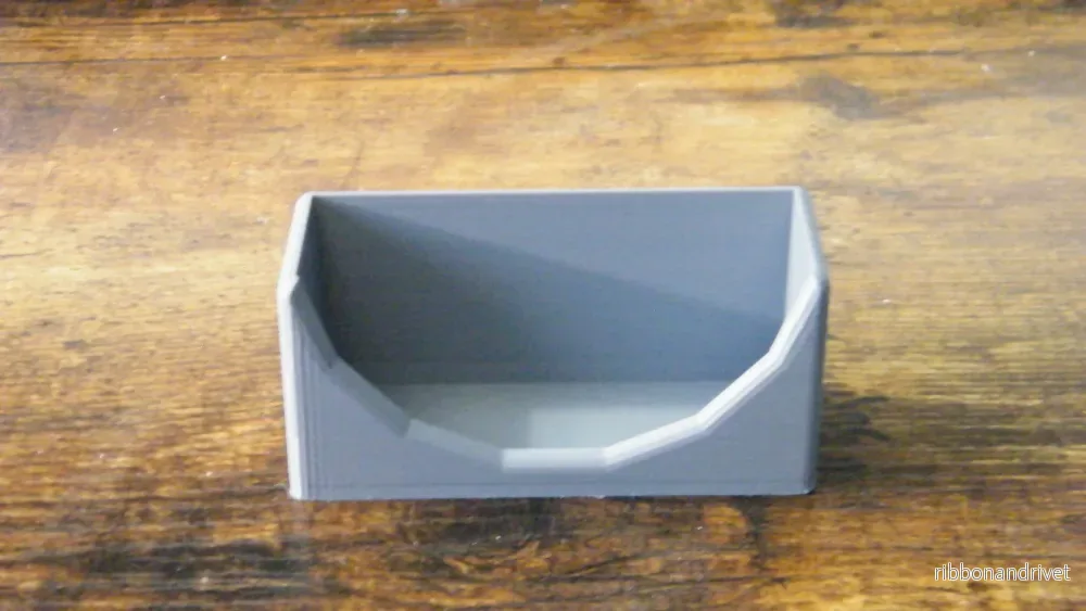 Visitkortshållare i aluminium
