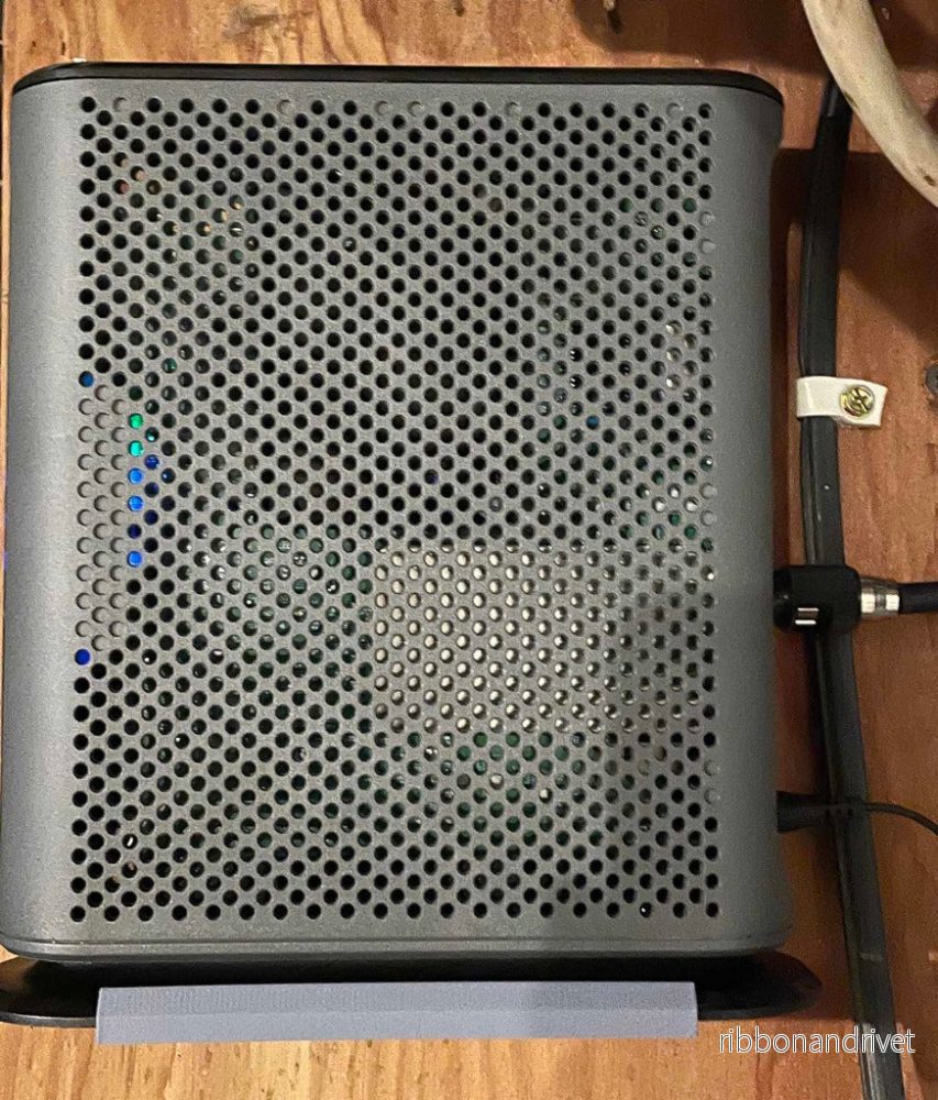 Motorola MB8611 Väggfäste – Platsbesparande och organiserande - Bild 2