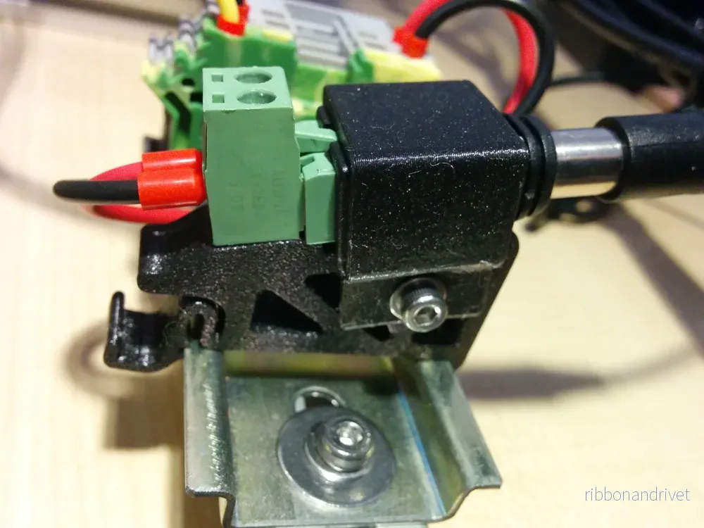 DIN-skenefäste för Barrel Jack-adapter
