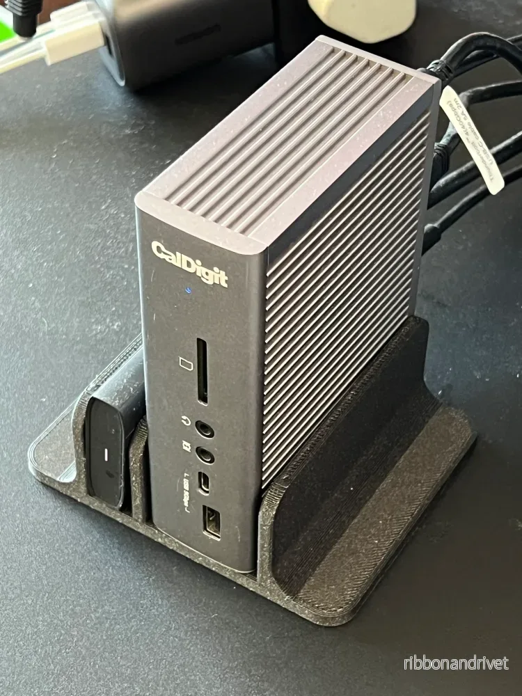 CalDigit TS3 Plus och SSD-skrivbordsorganisatör CalDigit TS3 Plus och SSD-skrivbordsorganisatör