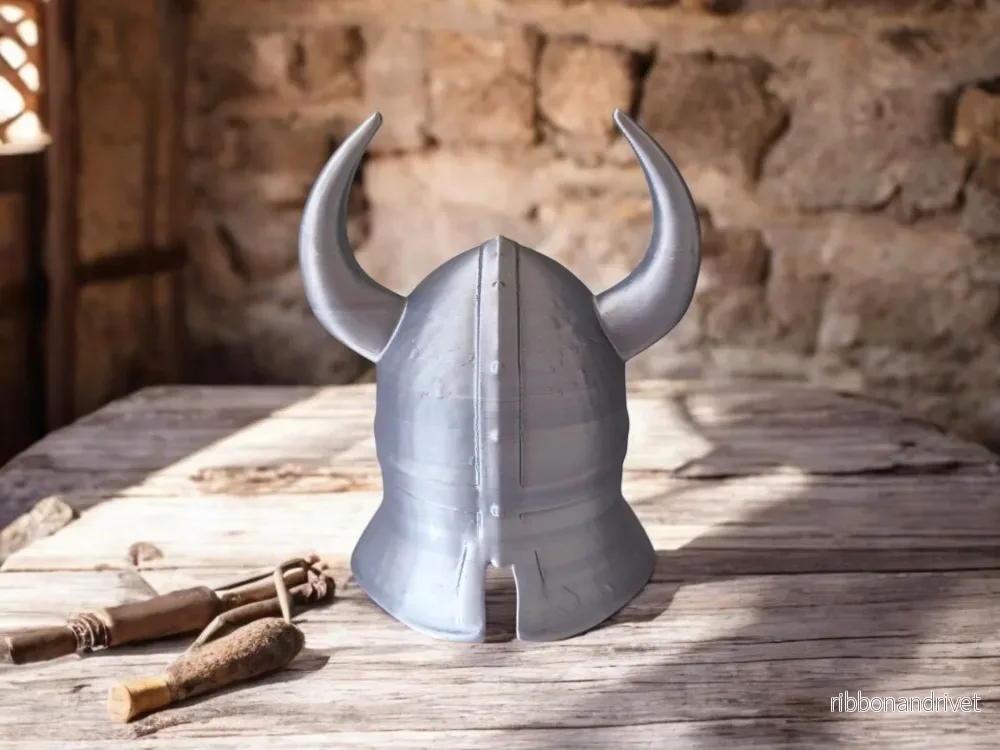 Dekorativ gammal sliten vikingahjälm för utställning - Bild 3