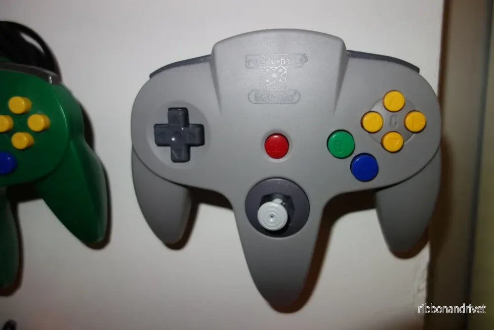 Väggfäste för 8bitdo X Retro-Bit 64 Controller Väggfäste för 8bitdo X Retro-Bit 64 Controller