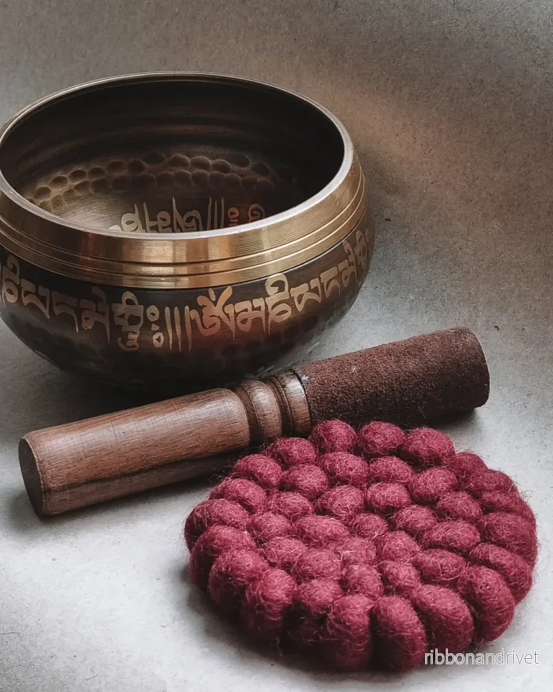 Singing bowl with wooden stick – Nepal Singing bowl with wooden stick – Nepal