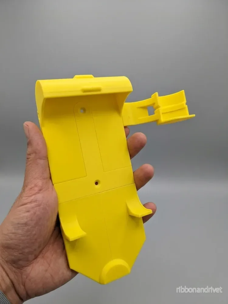 Praktiskt väggfäste för Dyson V6-dammsugare